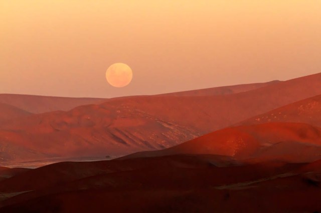 Moonrise over Sossusvlei